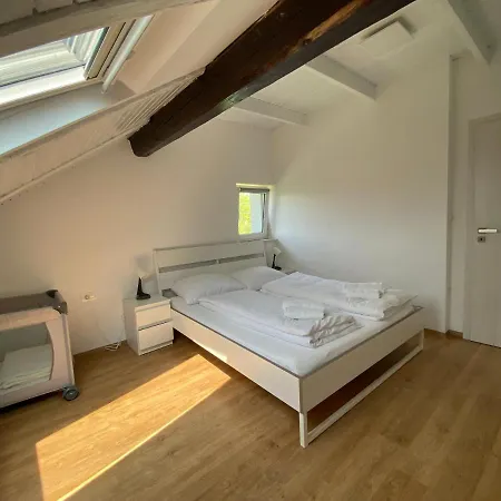 Ada - 4 Cosy Lägenhet