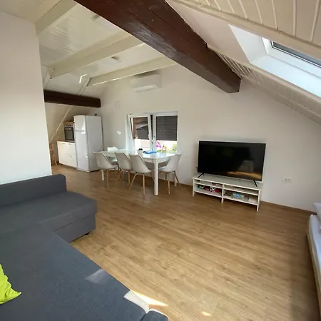 Ada - 4 Cosy Lägenhet